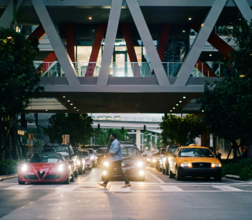 Person passing in front of the traffic